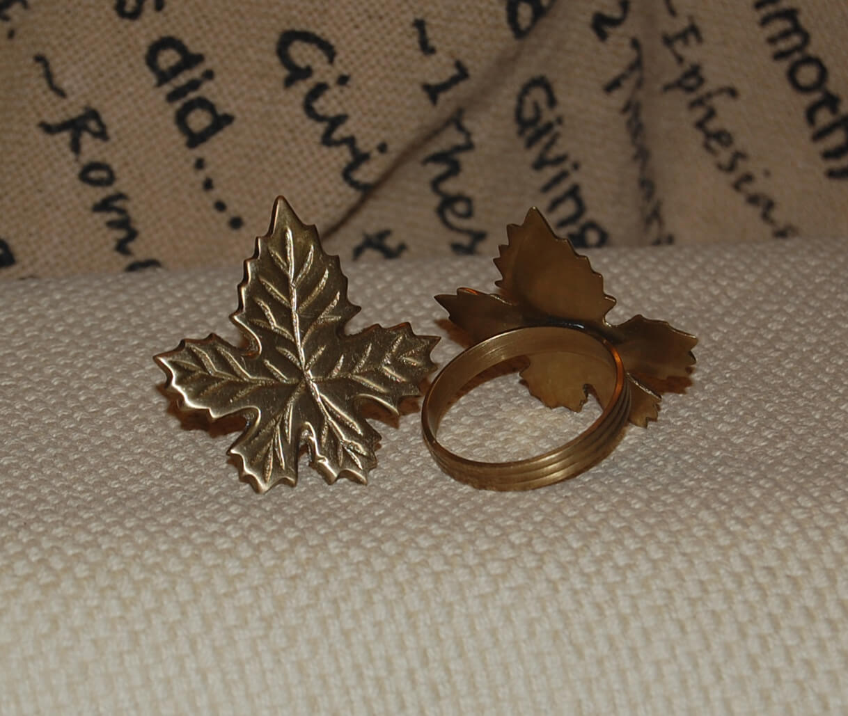 Maple Leaf Set of 3 Napkin Ring New