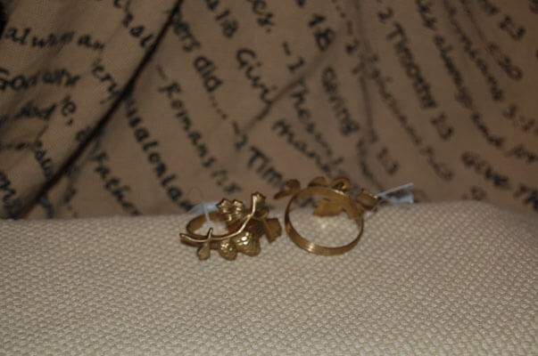 Antiqued Napkin Ring Pinecone